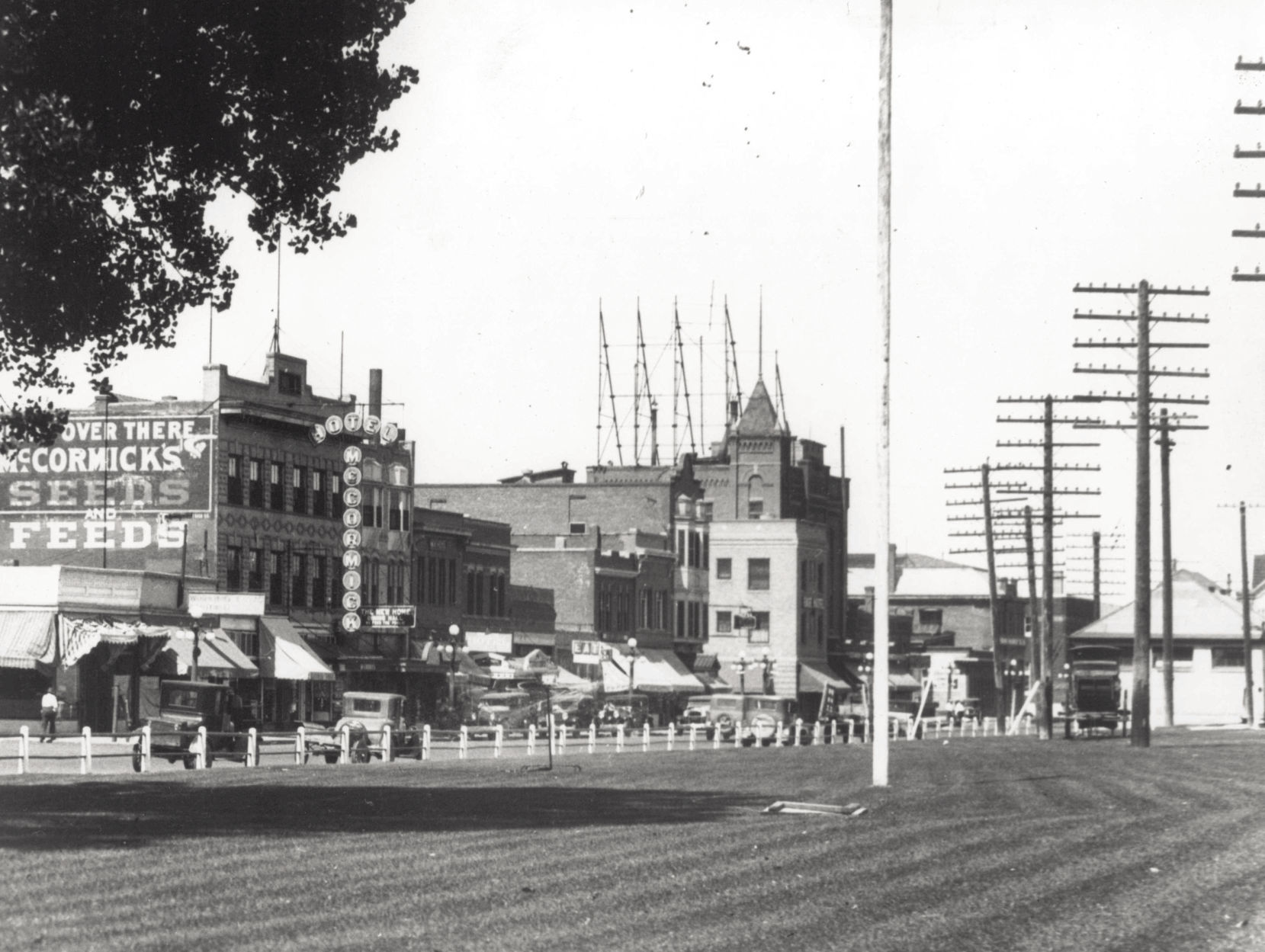 Montana Avenue looking east, 1930s